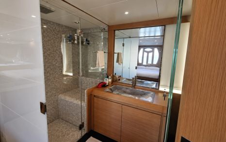 Pershing motor yacht Kioni master ensuite with glass shower 