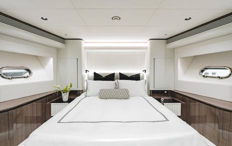 Horizon ES88 motor yacht KEΦI VIP cabin 