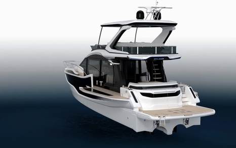 Galeon 520 Fly rear view showing hydraulic swim platform, cockpit layout and flybridge structure