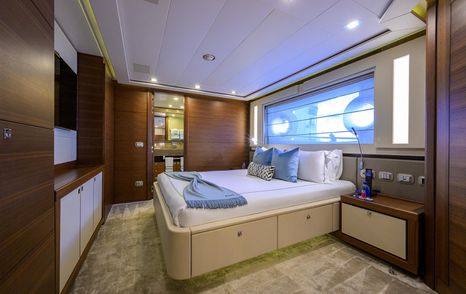 Motor yacht Argento's guest cabin