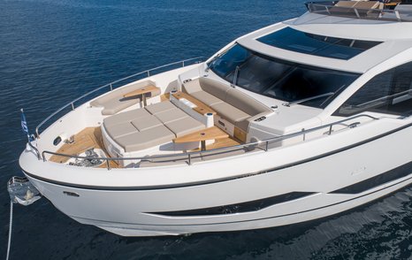 Sunseeker 90 deck