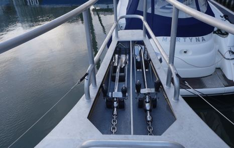 Arksen-85-Review-anchor-gear-bow