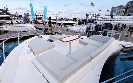 Riviera 5600 Sport Platinum Edition foredeck lounge with adjustable sunpads