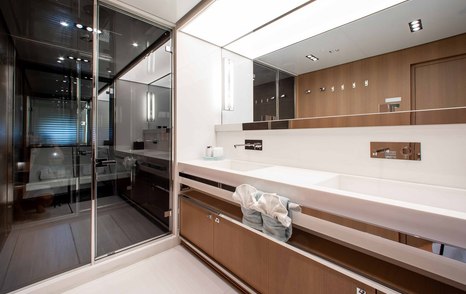 Superyacht Chop Chop master cabin ensuite