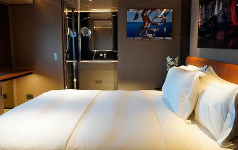 Motor Yacht Sodan bedroom with closet 