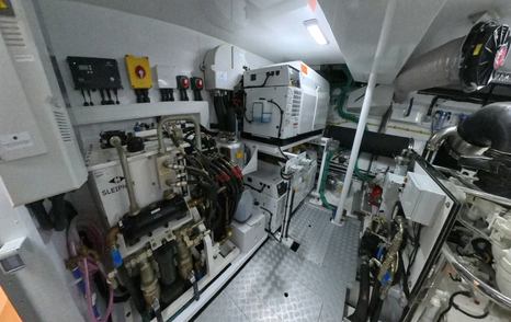 Princess-Y85-engine-room