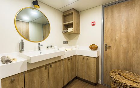 Bad Company Support master en suite