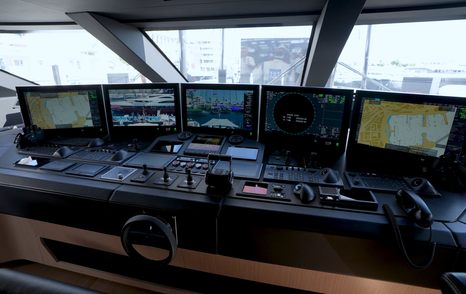 Tankoa-Yachts-S501-Evo-Review-bridge