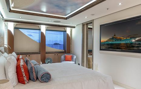 Superyacht Ahpo guest cabin