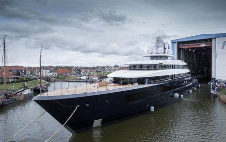 Feadship yacht DRIZZLE during launch