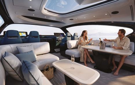 Icona 70 yacht upper saloon with dining table 