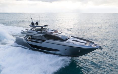 Riva 82 DIVA running shot