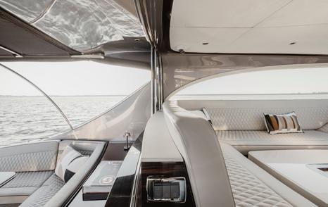 zeelander-5-review-saloon-side-lounge-seating