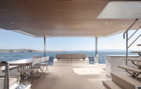 Catamaran GloriaMaris aft shaded seating