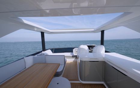 Pearl-63-Review-flybridge