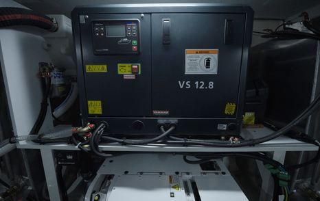 The generator is stacked on top of the (optional) gyroscope 