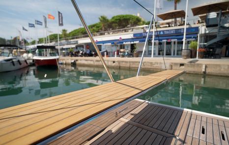 Beneteau-Swift-Trawler-54-Review-passerelle