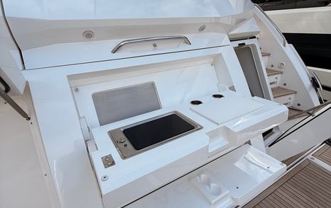 Sunseeker-76-Yacht-Review-drop-down-grill