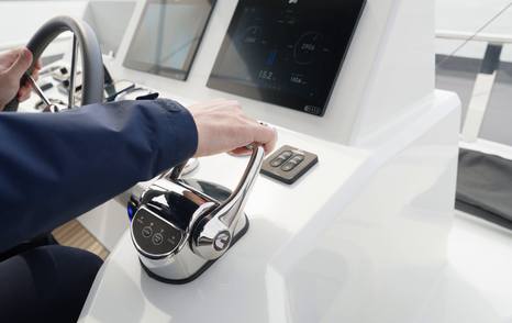 Beneteau-Swift-Trawler-54-Review-upper-helm-throttle