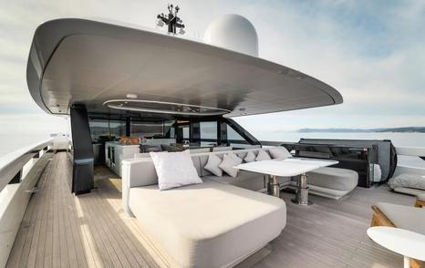 Extra Yachts motor yacht L.A.U.L. sundeck aft with seating 