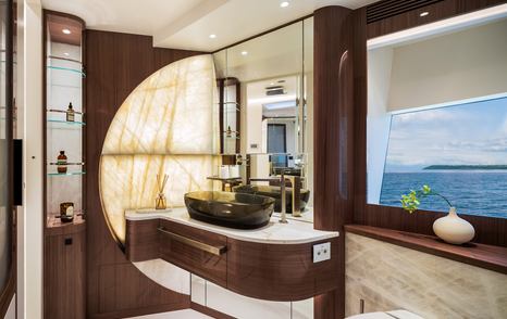 Horizon FD100 Skyline motor yacht master cabin ensuite sink 