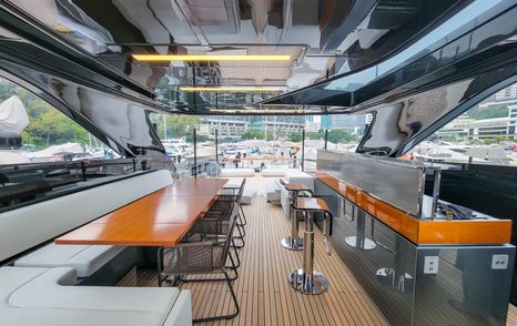 Superyacht 28 Monopoly flybridge bar and table 