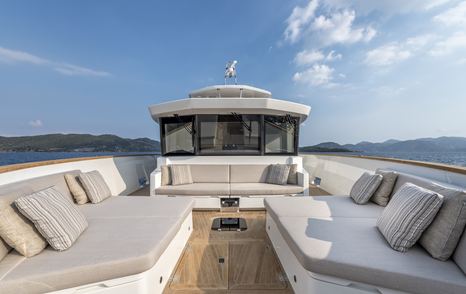 The exterior lounge on board superyacht Numarine 26XP 