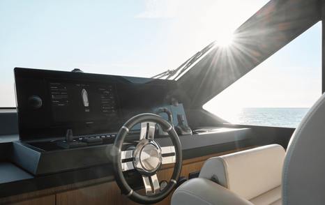 Azimut-Seadeck-7-lower-helm-wheel