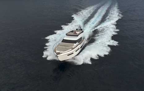 Ferretti-580-running