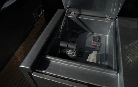 Riva-112-DolceVita-Super-Review-cockpit-control-station