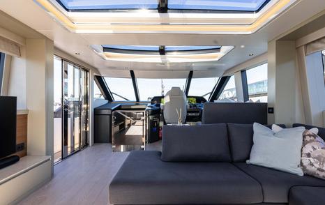 Sunseeker-Ocean-156-upper-saloom