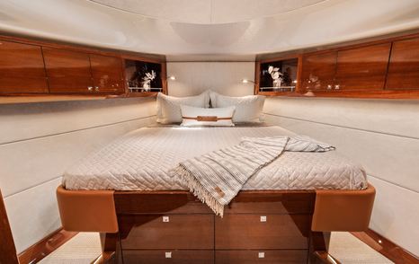 Palm Beach GT50 RS Boat owner's cabin