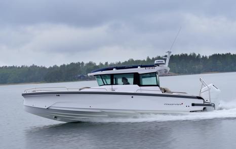 Axopar-29-XC-Cross-Cabin-Review-running-profile