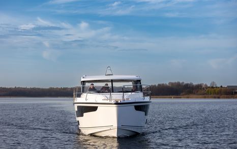 Aquador-400HT-Review-running-forwards