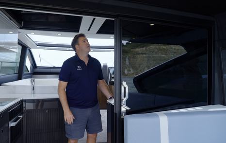 Fairline Targa 58 GTO aft saloon door closing between cockpit and interior