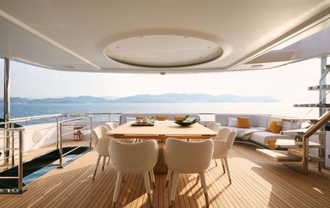 azimut grande trideck upper deck