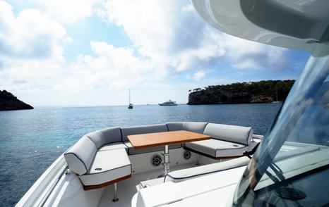 Aiata-Wayfinder-38-Suntop-Review-foredeck-seating-area-with-table-at-anchor
