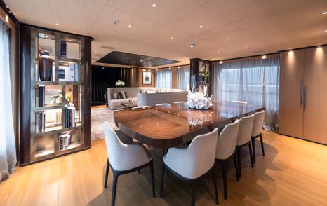 Tankoa superyacht Vertige main saloon dining area 