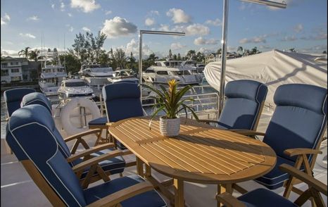 Motor Yacht Insignia upper deck seating with table 