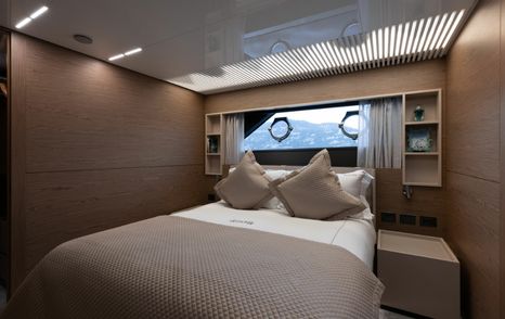 Ferretti yacht Alegria II guest cabin with double bed 