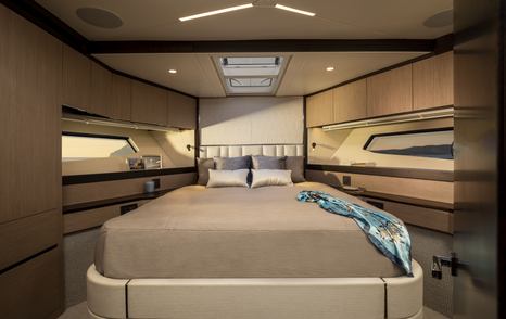 Sunseeker Manhattan 55 design, 55 Manhattan cabin