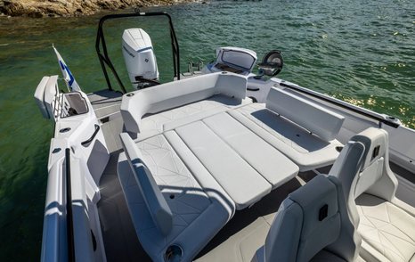 The Axopar 29 CCX stern seating is highly modular and can be setup in various configurations