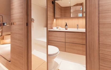 Saxdor 460 GTS ensuite with mirror 