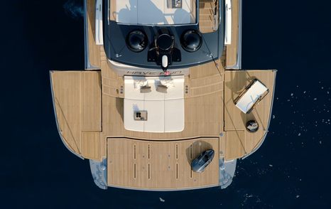 Pershing-GTX70-Review-overhead-aft