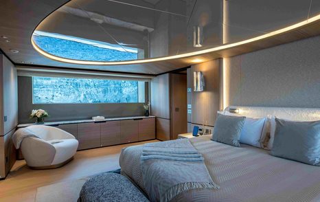 Superyacht Unique S master cabin with circular lighting 