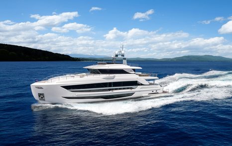 Horizon Yachts FD110 running 