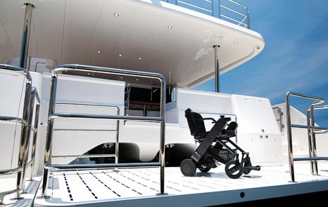 Horizon PC68A catamaran stern with accessibility platform in daylight 