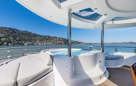 Superyacht Figaro's flybridge jacuzzi