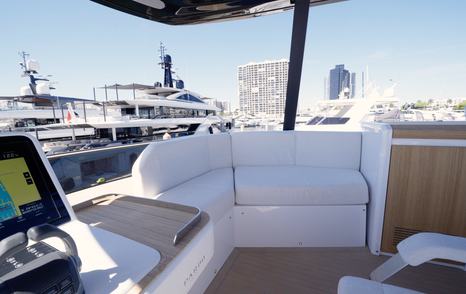 Pardo-E72-Review-flybridge-forward-seat