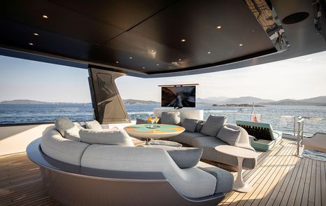 Superyacht Azimut Grande Trideck Tamanya sundeck shaded seating